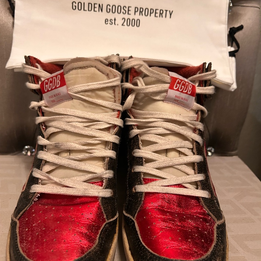 Golden Goose Black and Red Mid-Top Sneakers with Star - Picture 3 of 10